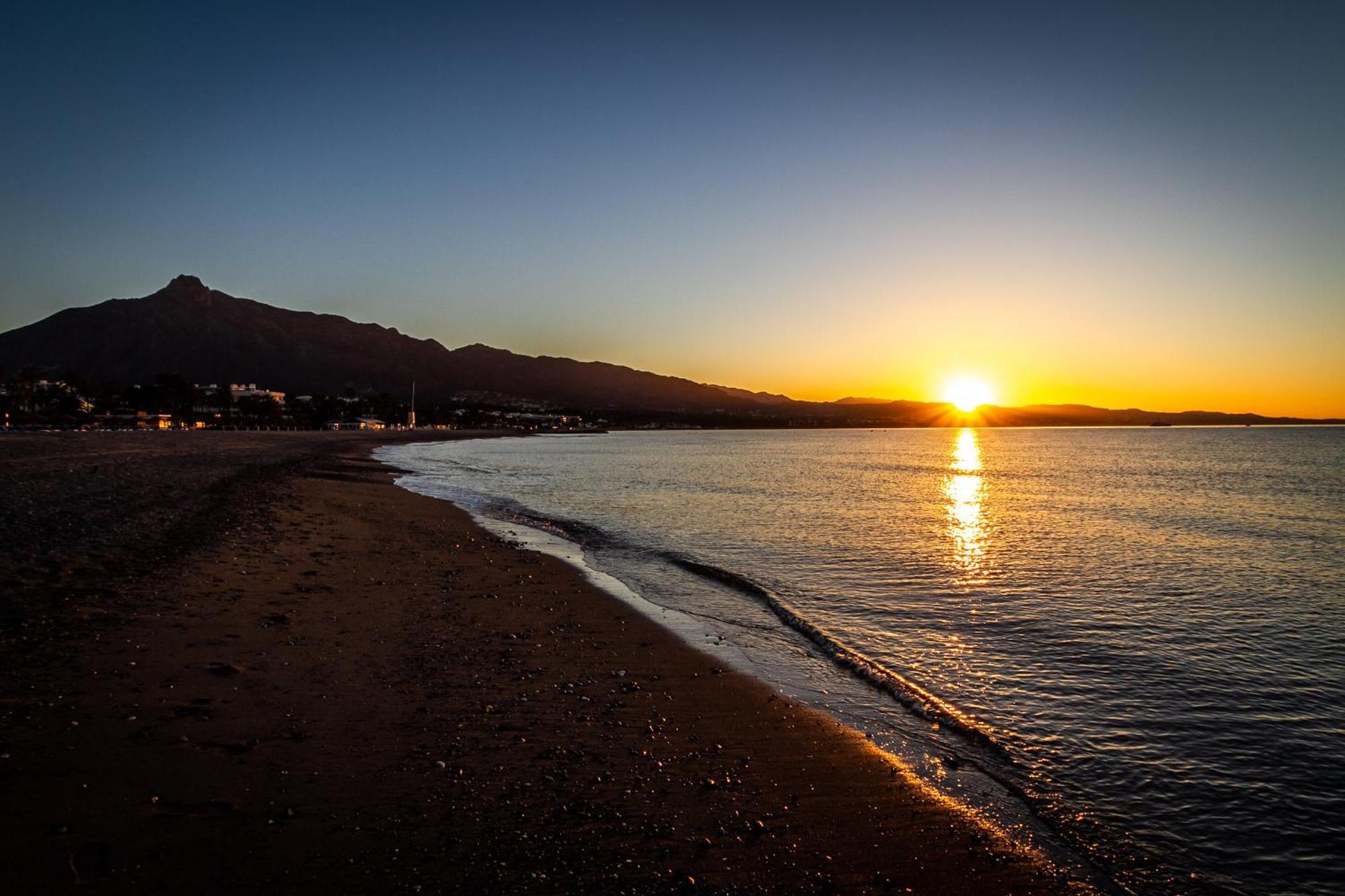 Marbella Banus Suites - Lily Playas Del Duque Banus Beach Apartment מראה חיצוני תמונה