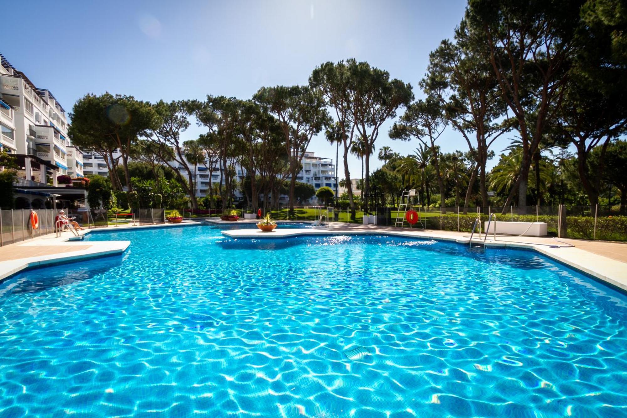 Marbella Banus Suites - Lily Playas Del Duque Banus Beach Apartment מראה חיצוני תמונה