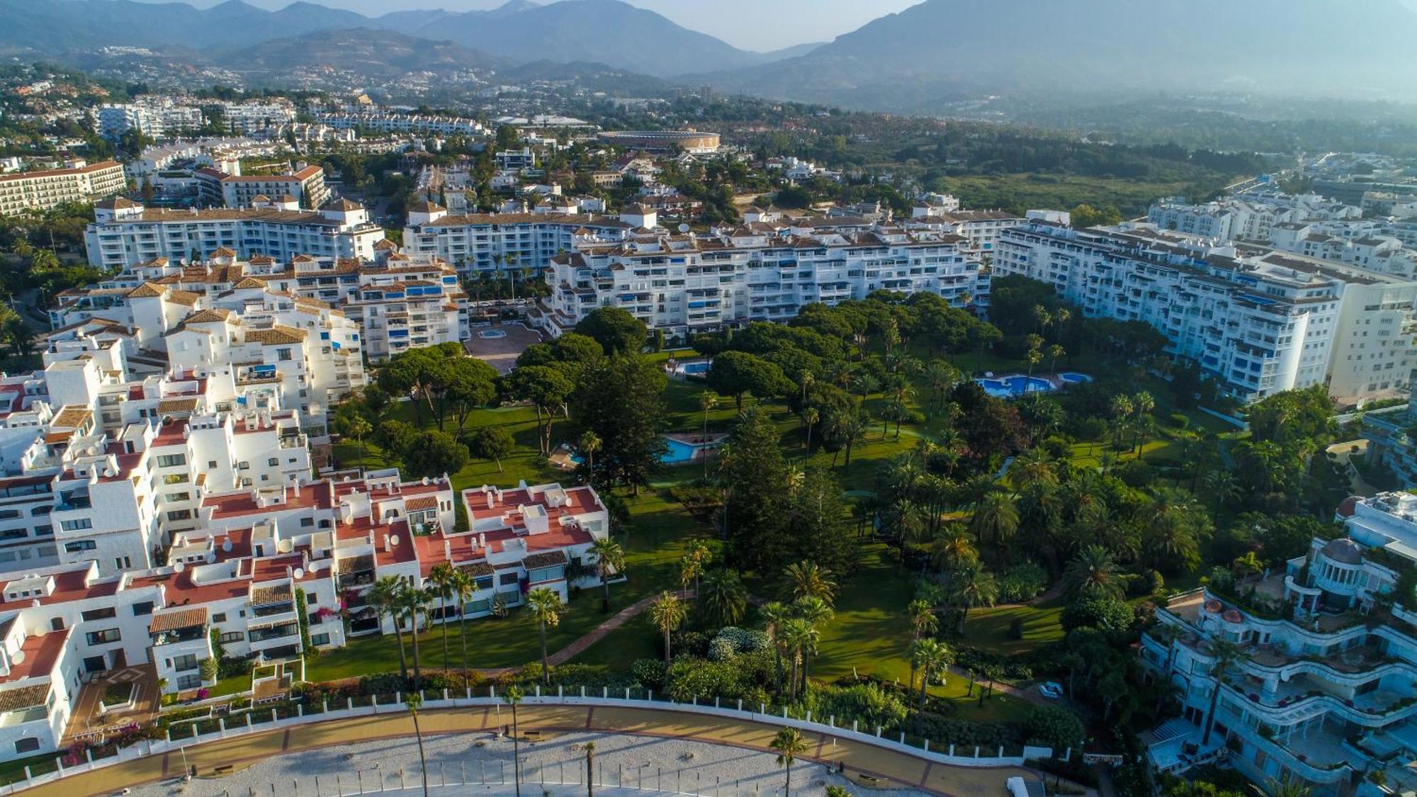 Marbella Banus Suites - Lily Playas Del Duque Banus Beach Apartment מראה חיצוני תמונה