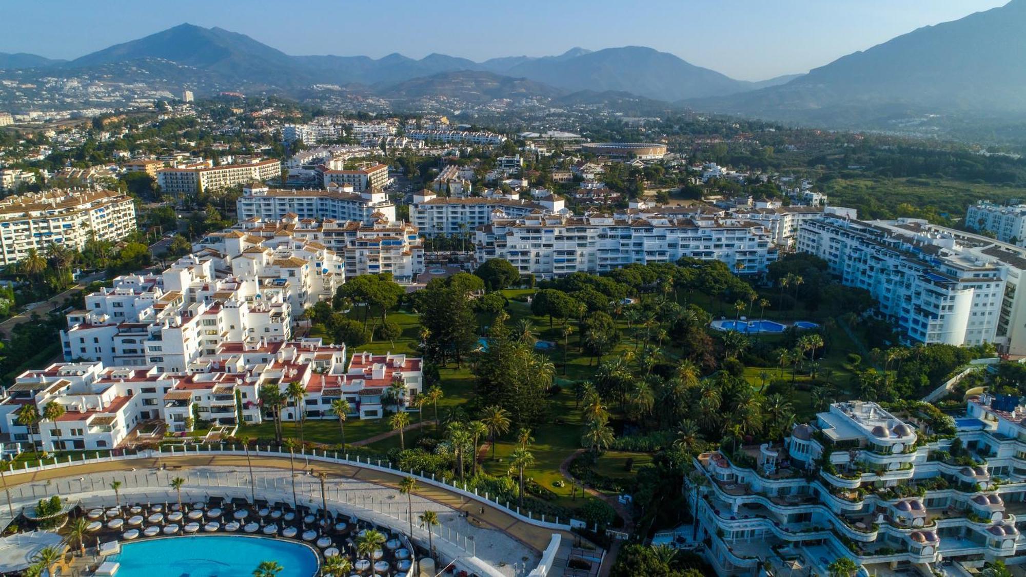 Marbella Banus Suites - Lily Playas Del Duque Banus Beach Apartment מראה חיצוני תמונה